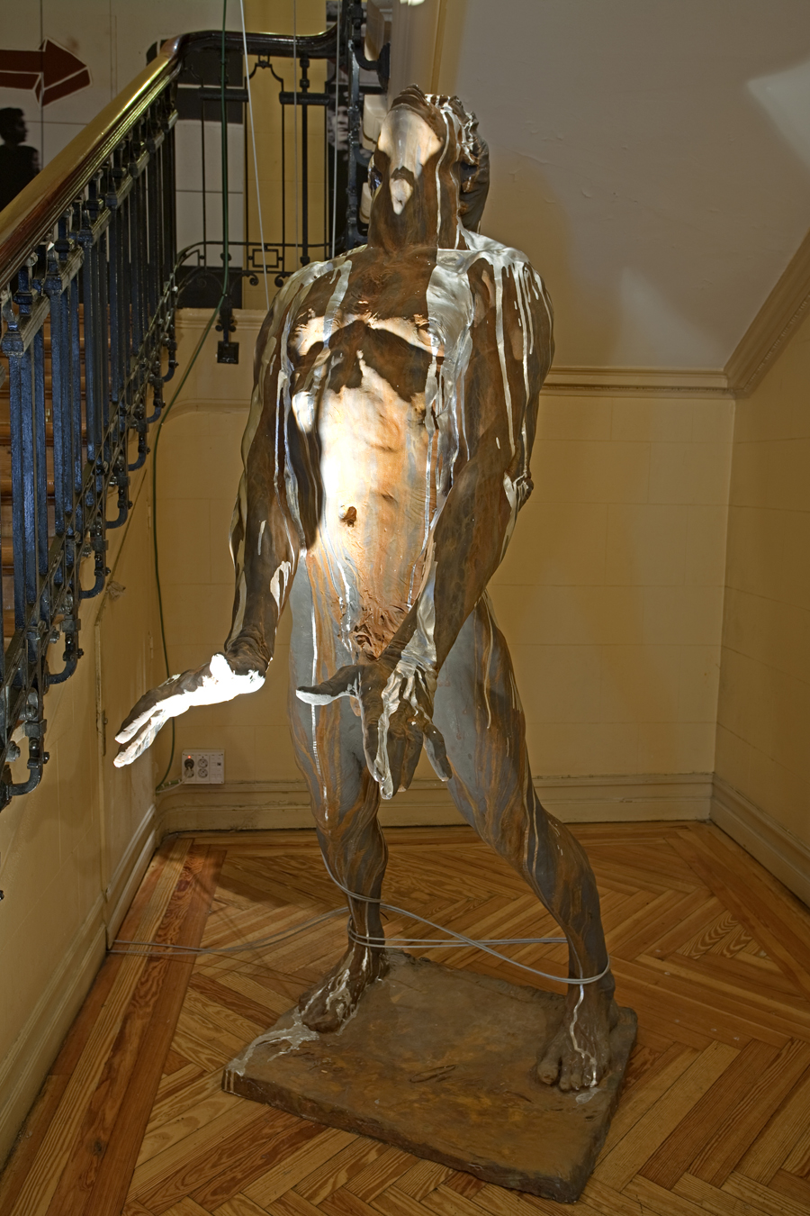 Escultura de bronce por Víctor Ochoa en Casa Decor Madrid 2010