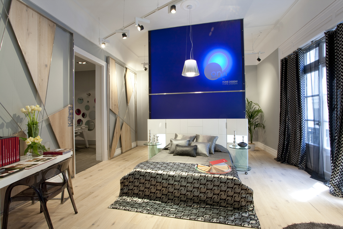 Dormitorio con baño y rincón de trabajo por Sergio García en Casa Decor 2010