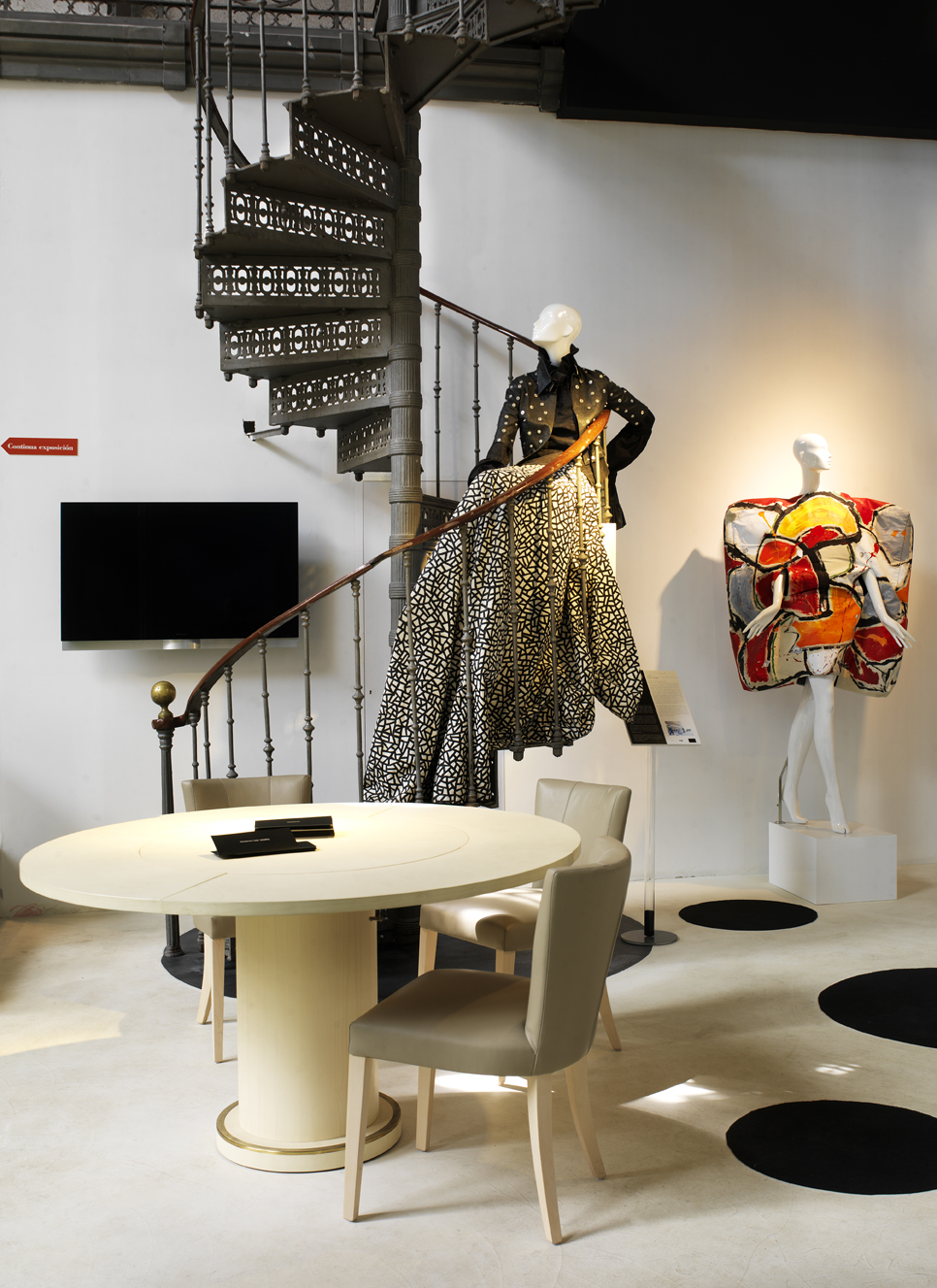 Ana Luz Zurrón y Cathaysa Grillo, espacio mosa y arte, "Espacio FASHION ART by Manuel Fernández" en Casa Decor Madrid 2012