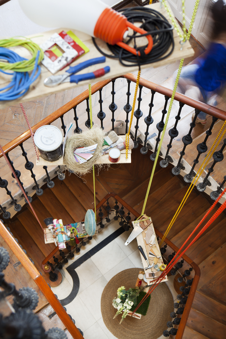 Mariqui Ortiz y Carrie van Hise, escalera Casa Decor "20 Años" en Casa Decor Madrid 2012