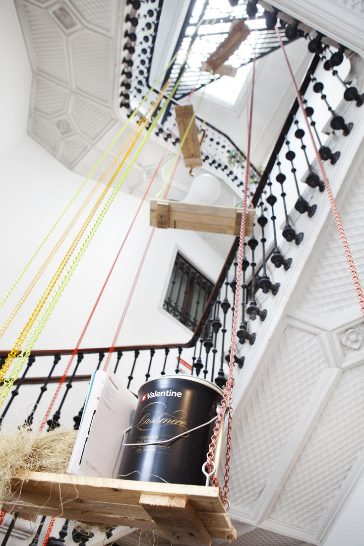 Mariqui Ortiz y Carrie van Hise, escalera Casa Decor "20 Años" en Casa Decor Madrid 2012