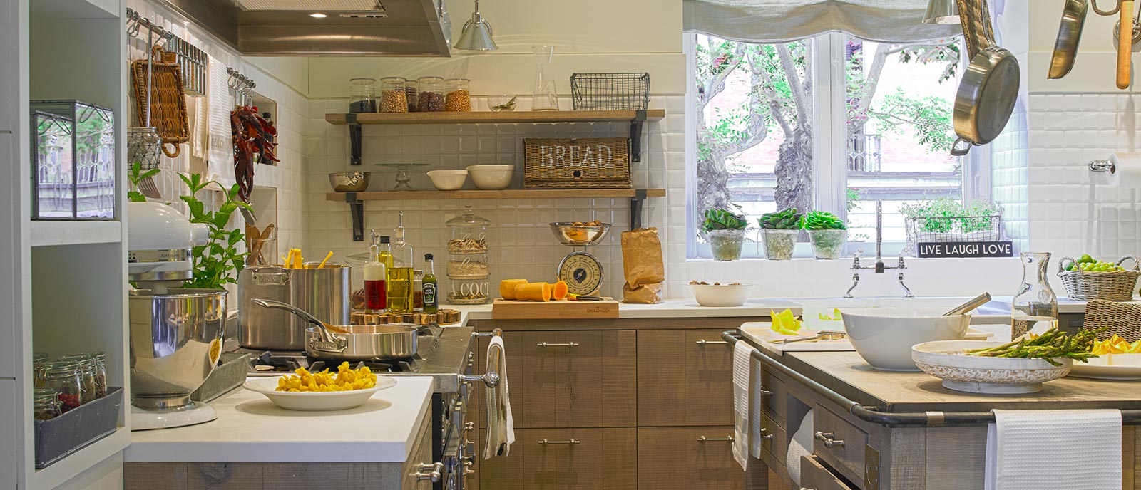 Cocina y despensa – “Cocina, comedor y despensa climatizada”