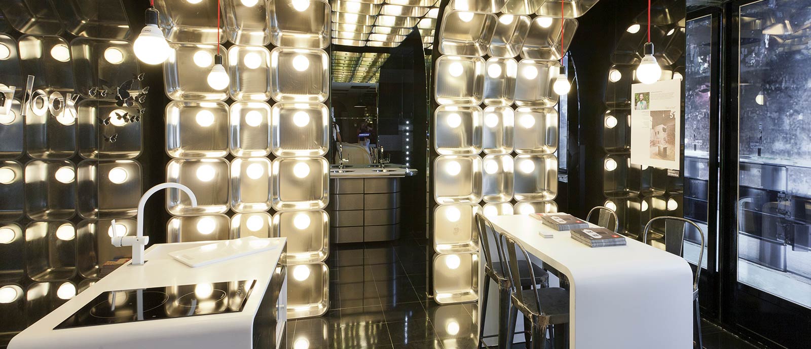 Decoración futurista – «Take a look»