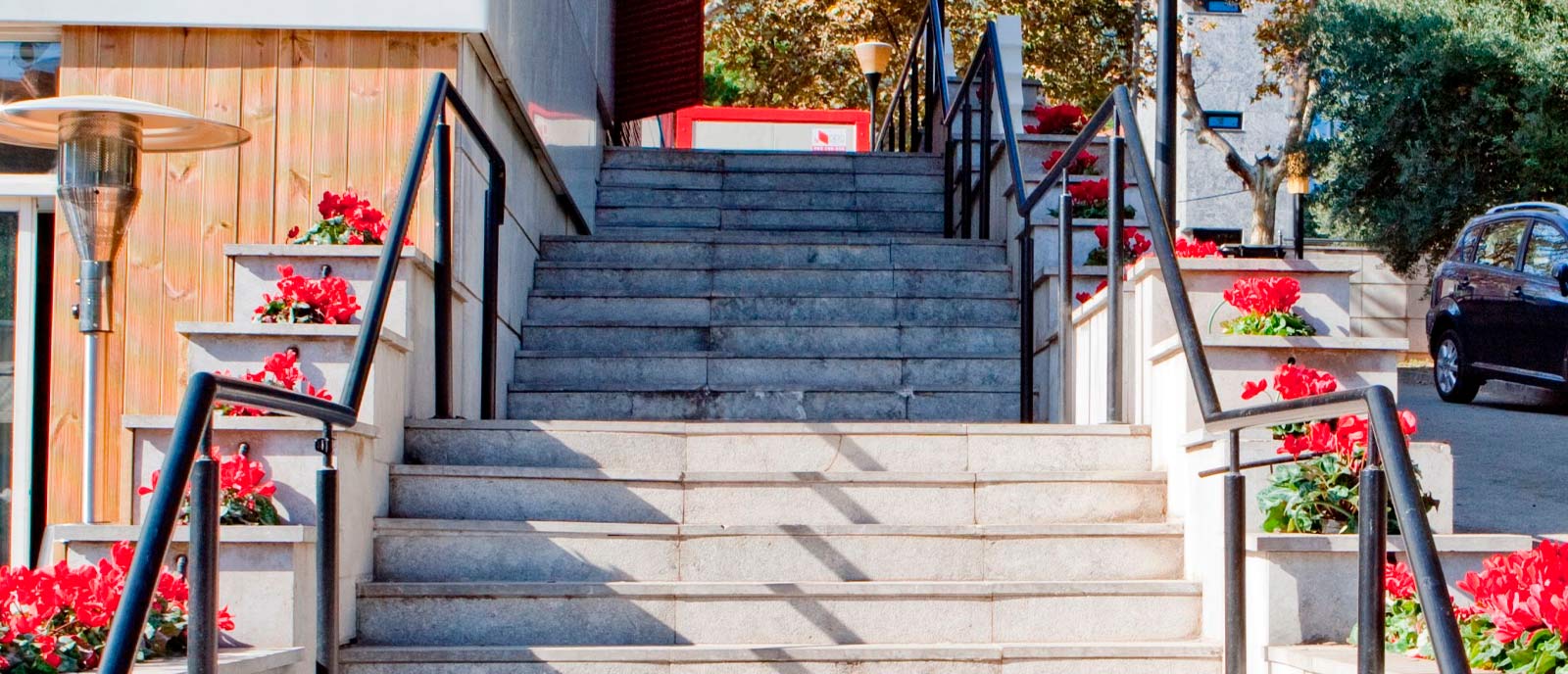 Escalera exterior – “La luz y el color”