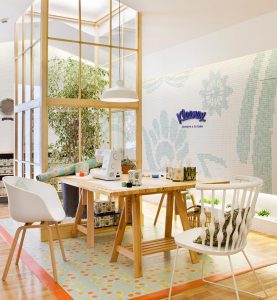Taller de costura "Kleenex Eco Deco" por Egue y Seta en Casa Decor 2014