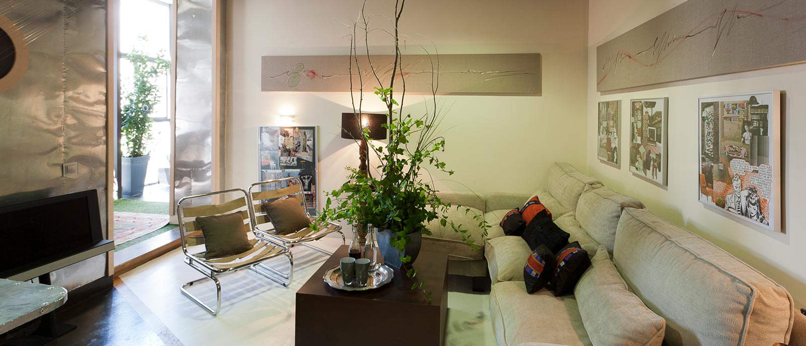 Salón con zona de estar y comedor – «Sol y Sombra»
