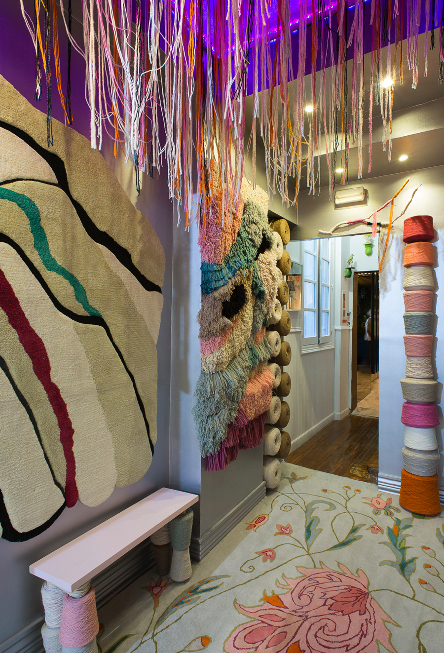 Pared creativa de Dafne Vijande para Alfombras Rahmati en Casa Decor 2017