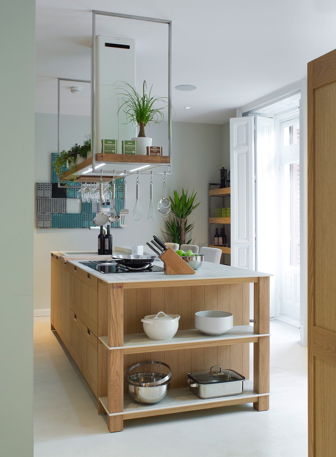Cocina con comedor de Steven Littlehales en Casa Decor 2017