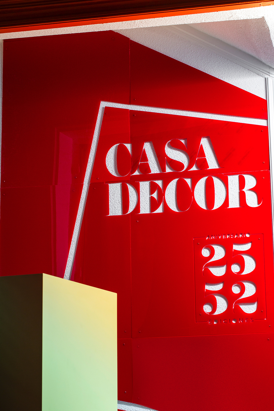 Escalera y ascensor "Ilusiones" de ESNE en Casa Decor 2017