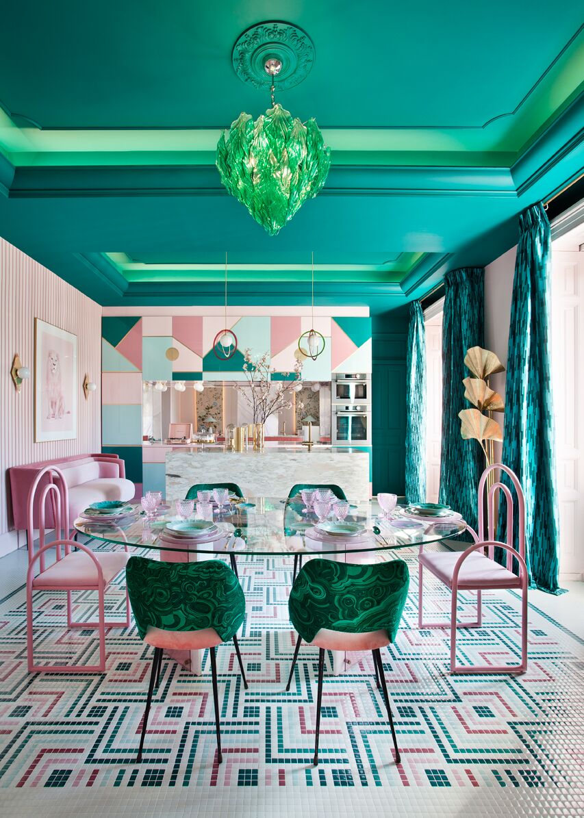 Cocina con comedor diseñada por Patricia Bustos de la Torre en Casa Decor 2018