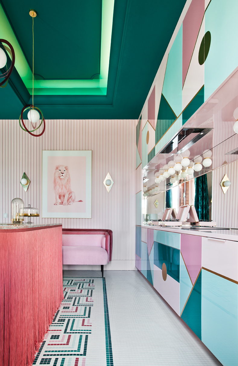 Cocina con comedor diseñada por Patricia Bustos de la Torre en Casa Decor 2018