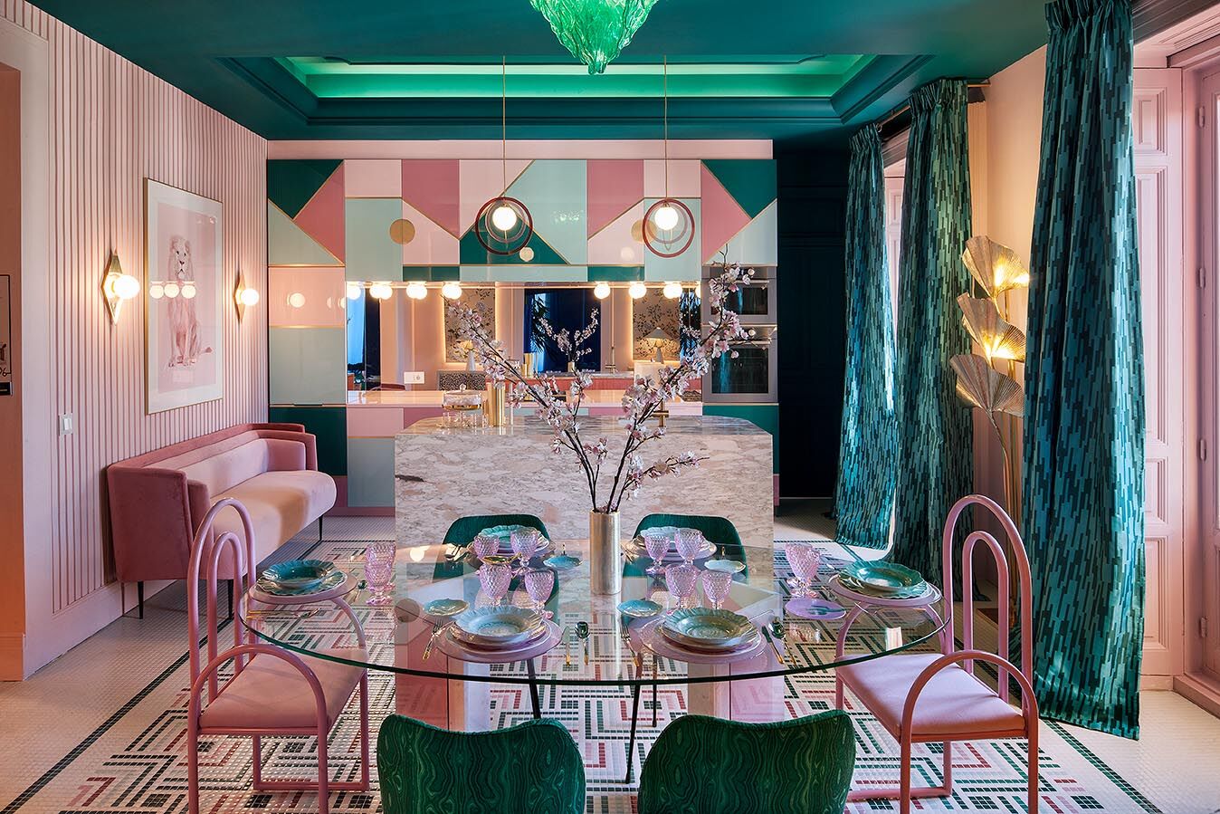 Cocina con comedor diseñada por Patricia Bustos de la Torre en Casa Decor 2018
