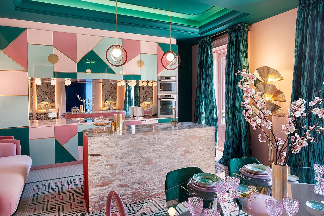 Cocina con comedor diseñada por Patricia Bustos de la Torre en Casa Decor 2018