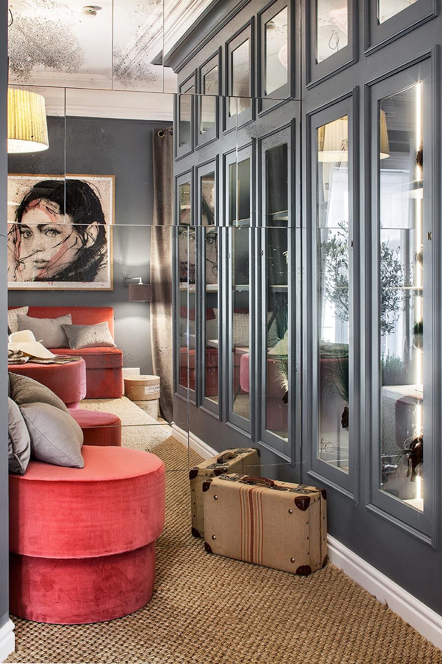 Dormitorio con vestidor de Asun Antó en Casa Decor 2018