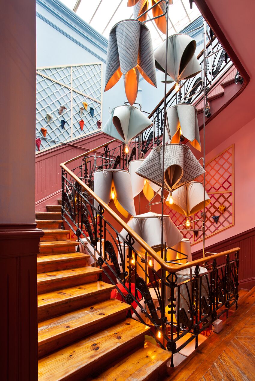 vestibulo y escalera espacio sunbrella por izaskun chinchilla