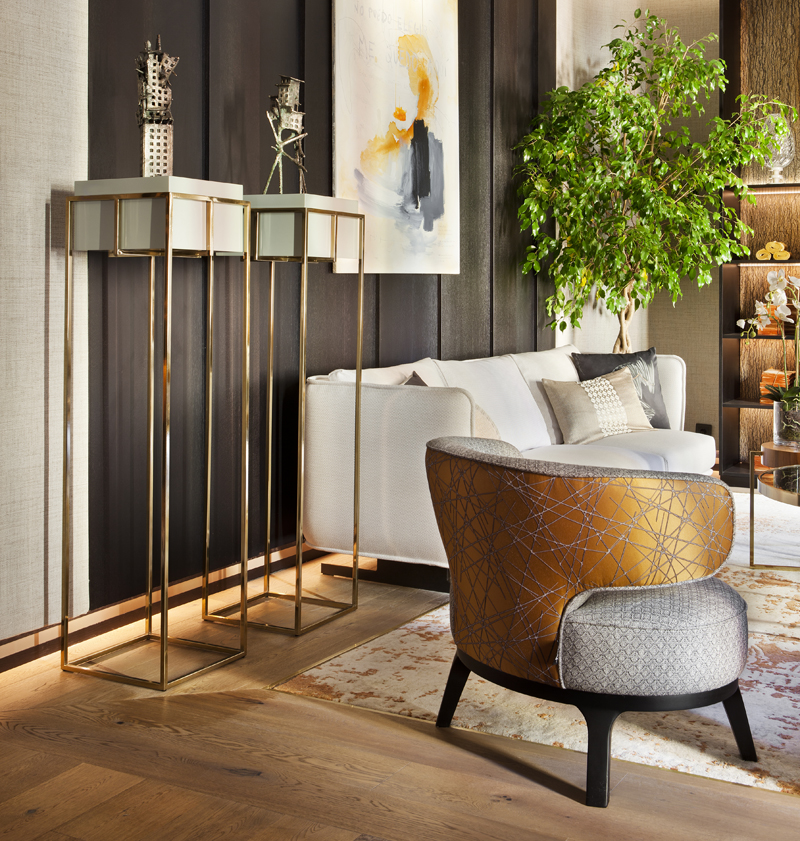 Esculturas en el salón diseñado por Disak Studio