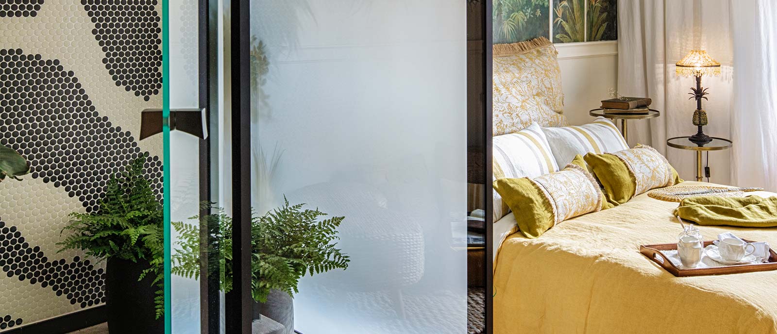 Dormitorio con baño – «Lunas de Bioko» – Espacio Miapetra