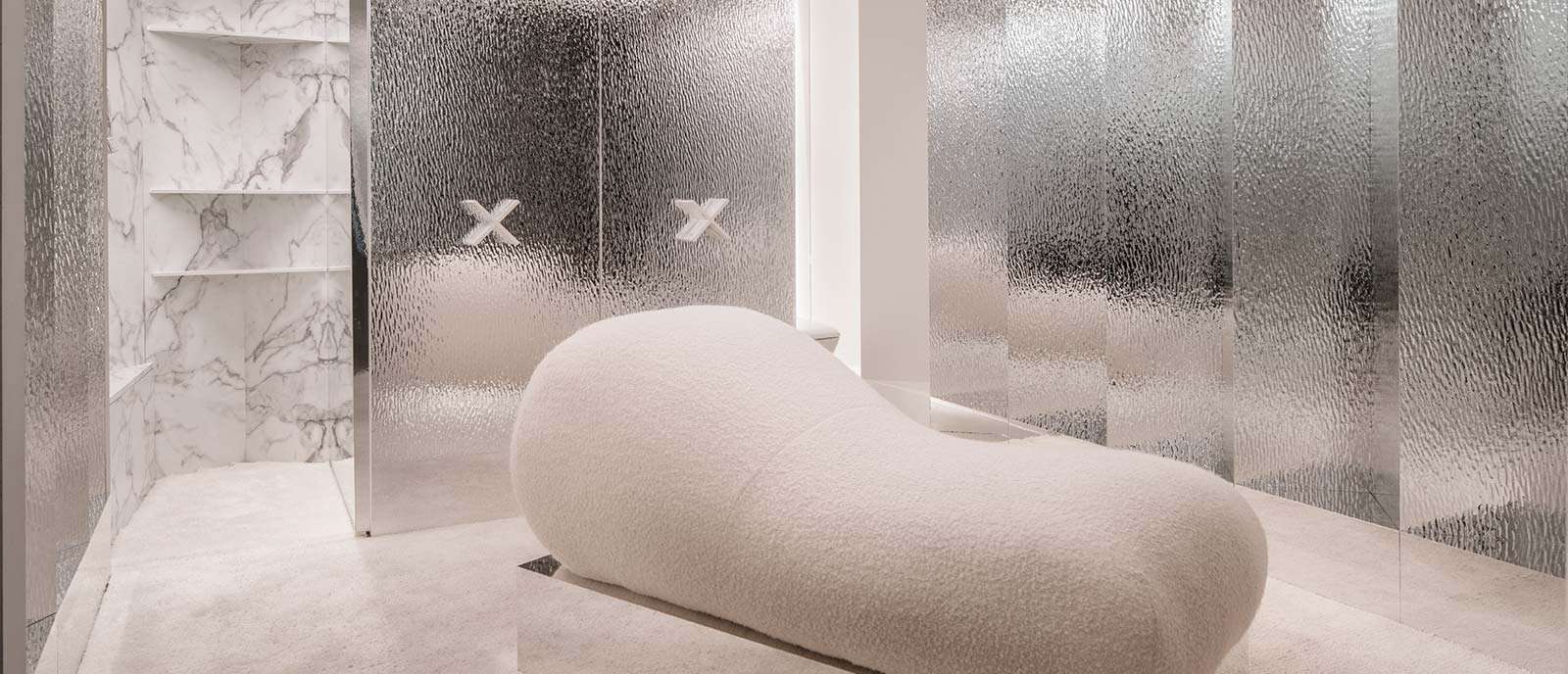 Dormitorio con baño – «Horizonte 88. Glamping lunar donde ver las estrellas»  Espacio Formica