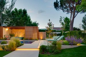 Jardín con piscina diseñado por Pia Paisajimo