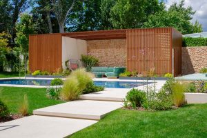 Jardín con piscina diseñado por Pia Paisajimo