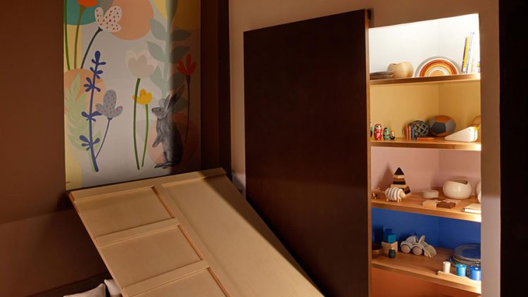 15 librerías y estanterías vistas en Casa Decor que querrás para tu casa