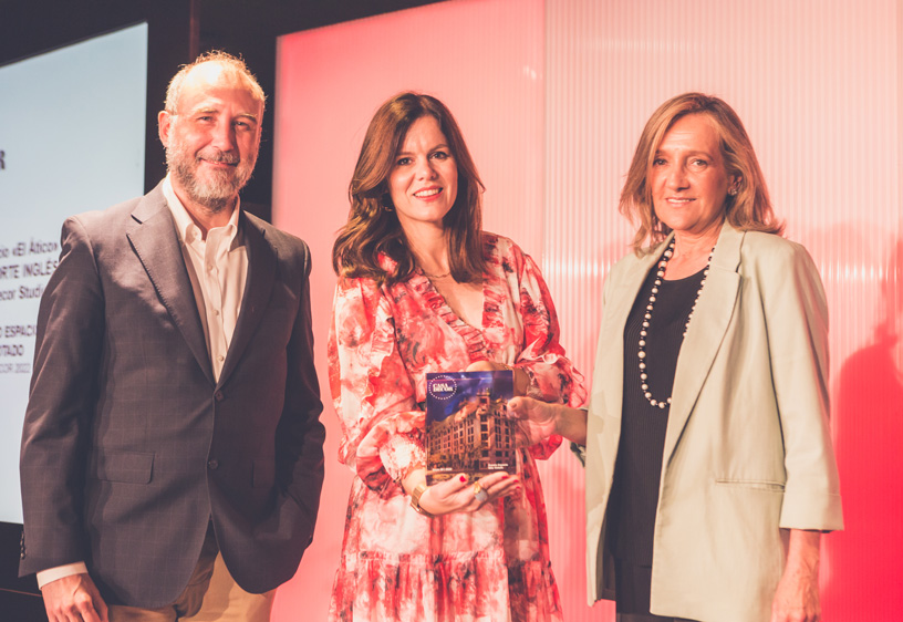 Miembros del equipo de El Corte Inglés, junto a la directora general de Casa Decor Alicia García Cabrera.
