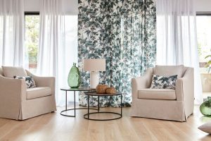 Salón con textiles estampados 