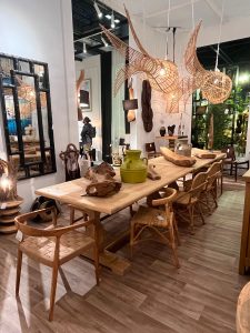 Comedor con muebles de madera