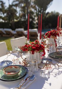 Mesa de Navidad en rojo, verde y azul