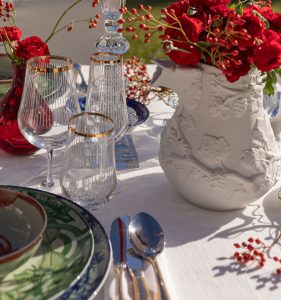 Mesa de Navidad en rojo, verde y azul