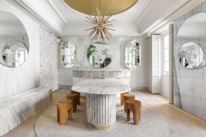 Espacio Mármoles Sol por Mandalay Interiorismo en Casa Decor 2024