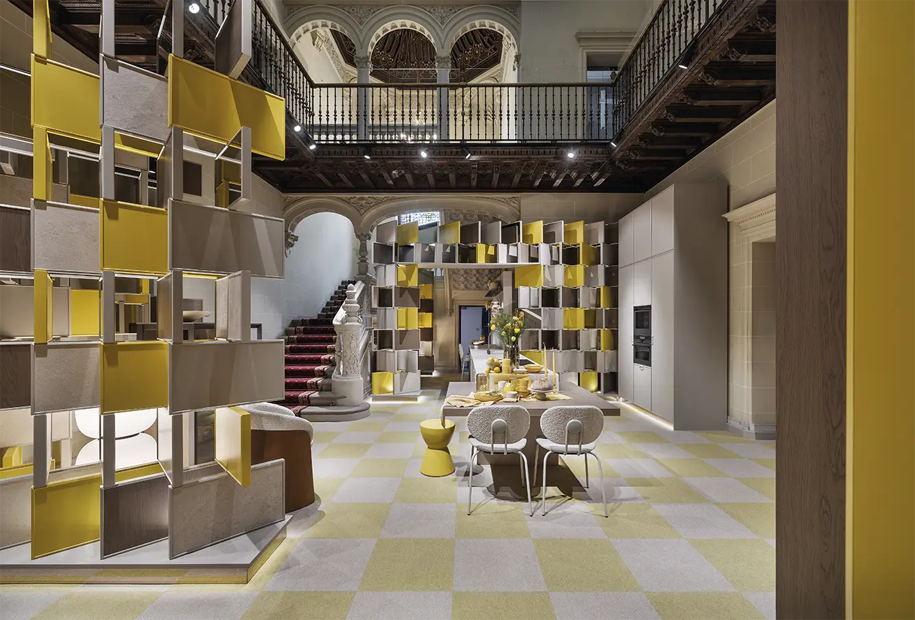 Moqueta modular personalizada de Alfombras KP en el Espacio Dica de JM Ferrero de Estudi{H}ac en Casa Decor 2024