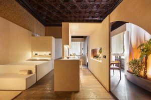Espacio Niessen “Amanece con ALBA” de Andreina Raventós en Casa Decor 2024, ambiente modular y sostenible con domótica avanzada e interiorismo eficiente.