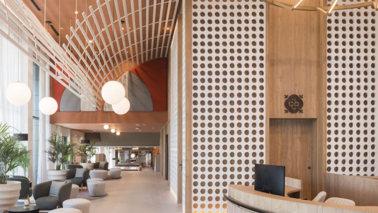 Un complejo de apartamentos para alquilar diseñado por Alfaro-Manrique Atelier