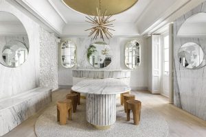 Casa Decor 2024 espacio Mármoles Sol por Mandalay Interiorismo con blanco protagonista en decoración y diseño de interiores