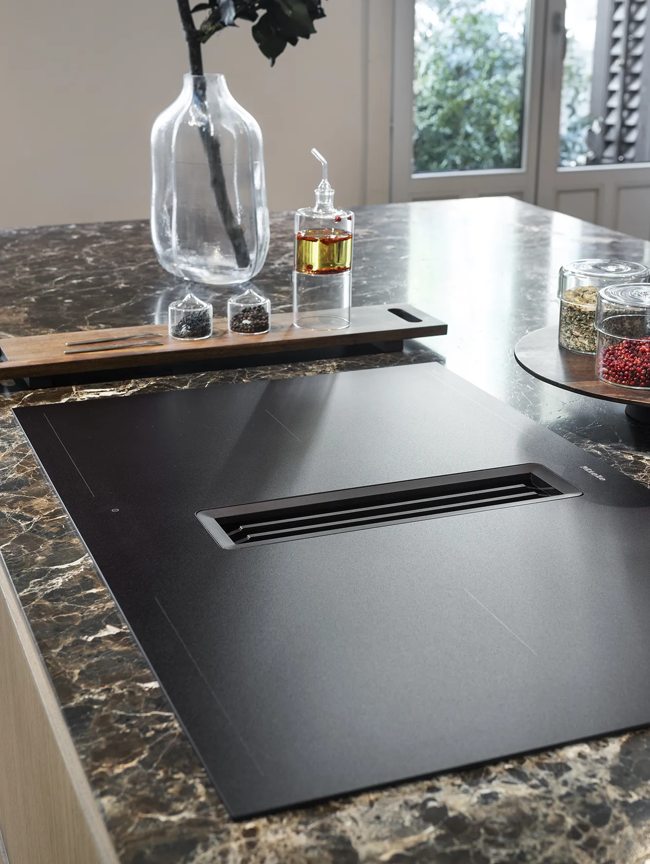 Placa de inducción con extractor integrado de Miele