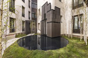 Espacio exterior con diseño contemporáneo en Casa Decor 2025