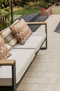 Zona chill out al aire libre presentada en Casa Decor 2025