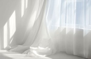 Pantone blanco Cloud Dancer aplicado a diseño de interiores luminoso y decoración con tejidos ligeros